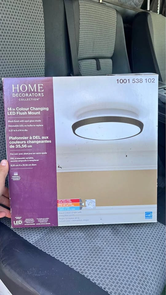 Flush mount LED light fixture