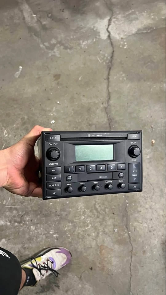 VW PREMIUM 6 Radio 2001-2009 OEM AMFM CD 1JM 035 157 D