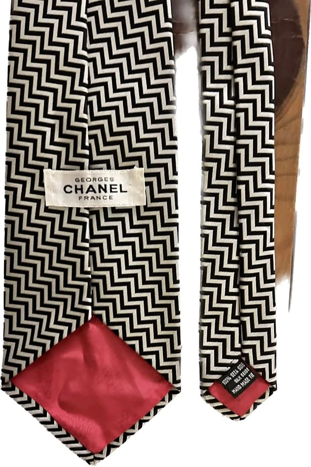 Chanel silk tie . Vintage