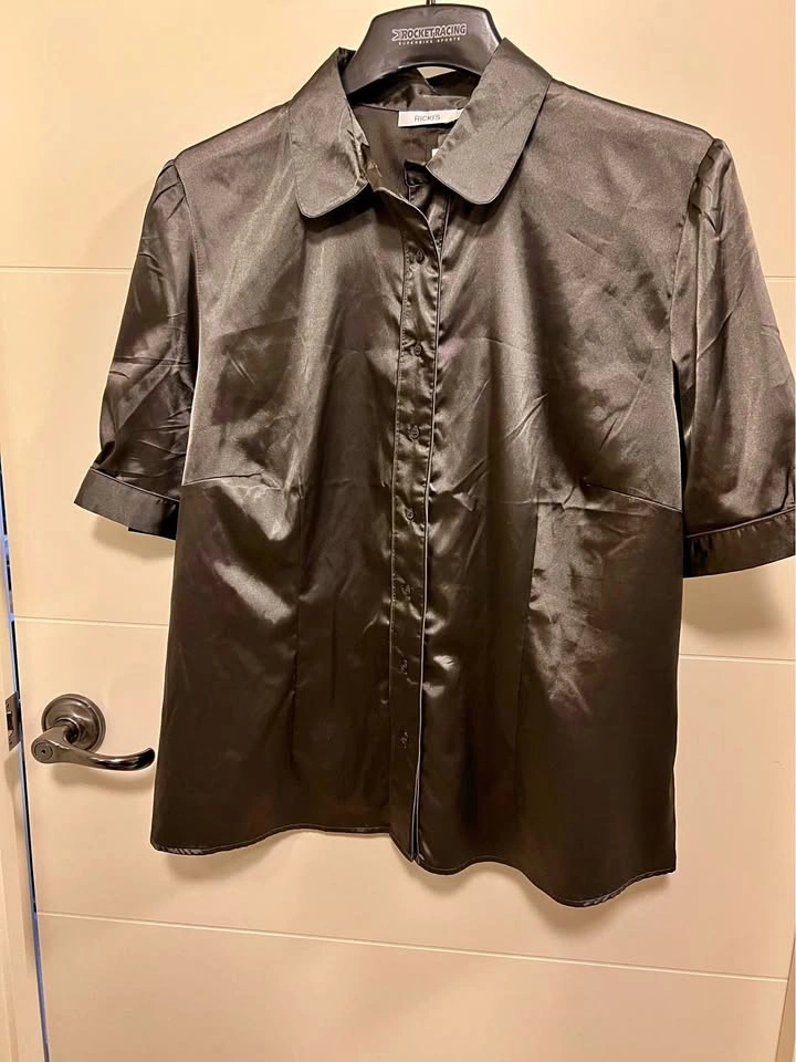 Ricki's Short Sleeve Satin Button-Down Shirt size 18