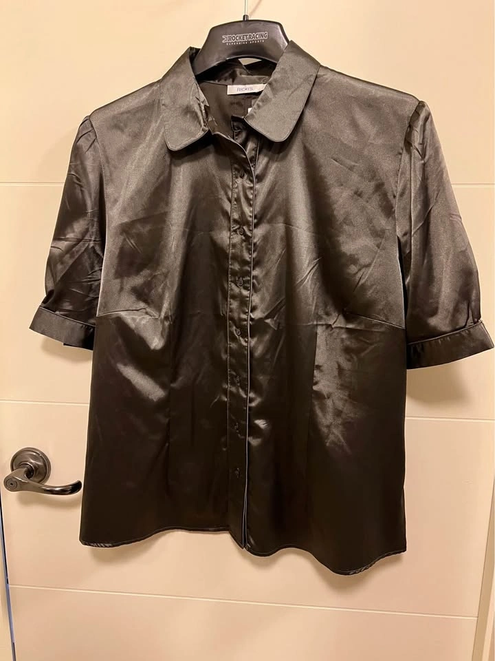 Ricki's Short Sleeve Satin Button-Down Shirt size 18 - photo 2