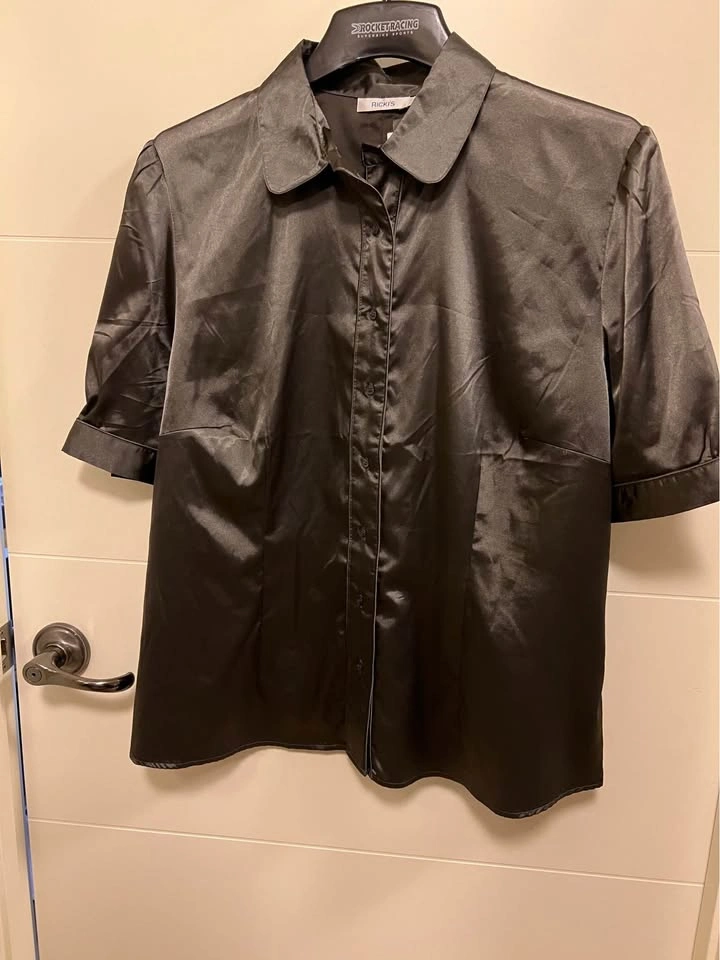 Ricki's Short Sleeve Satin Button-Down Shirt size 18 - photo 4