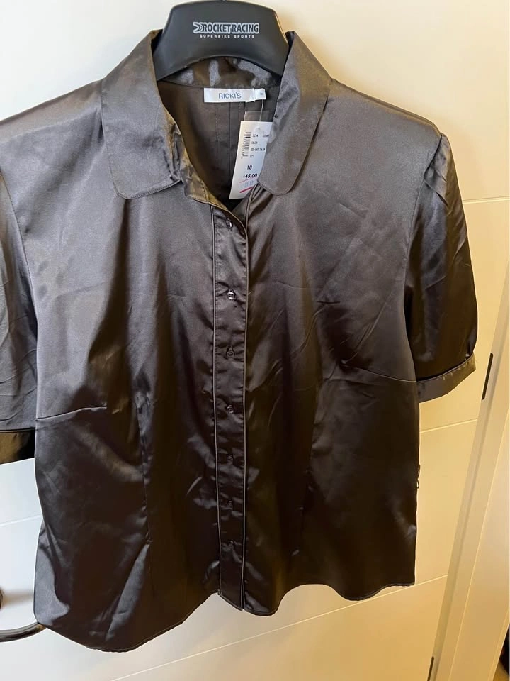 Ricki's Short Sleeve Satin Button-Down Shirt size 18 - photo 5