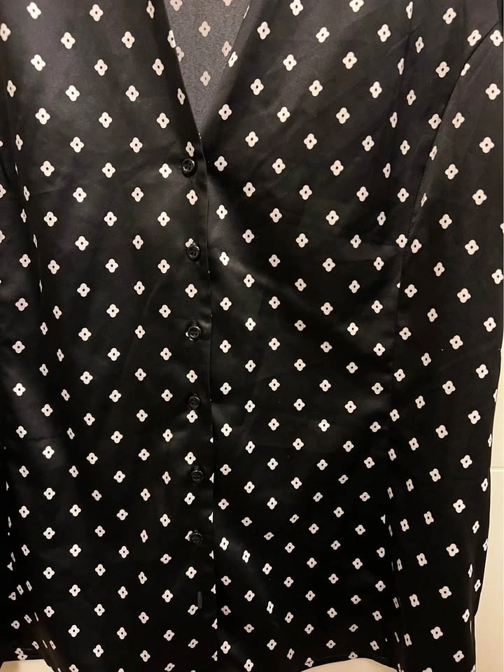 Ricki's Size 16 Short Sleeve Blouse Button up with V-Neck - photo 5