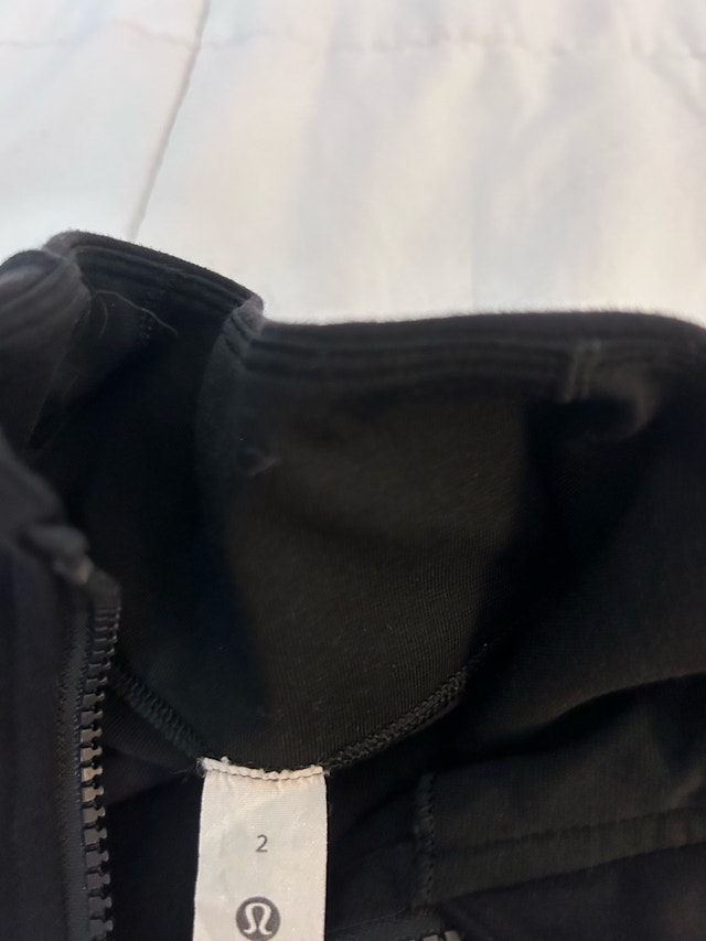 BRAND NEW LULULEMON ZIP UP BLACK SIZE 2 - photo 2