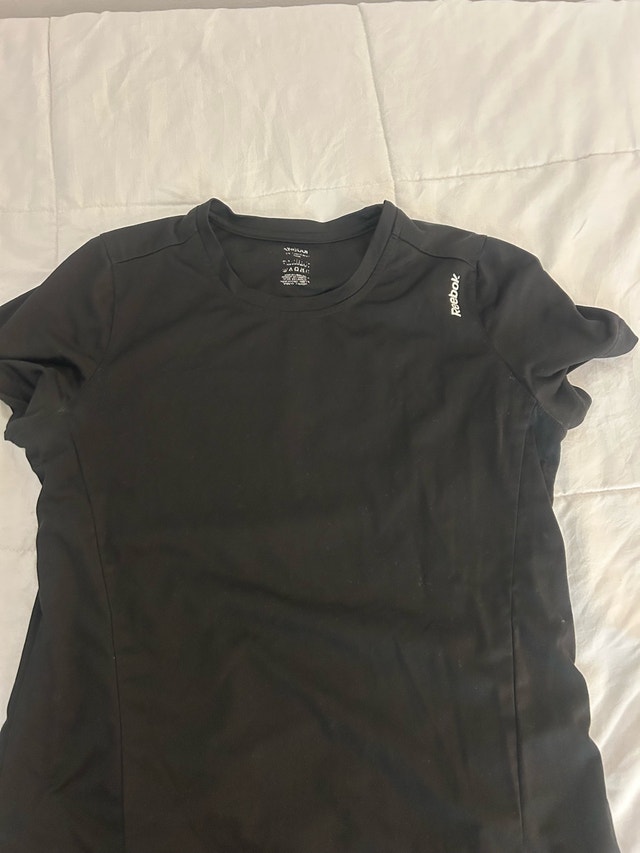 Reebok exercise/ outside top - medium/small