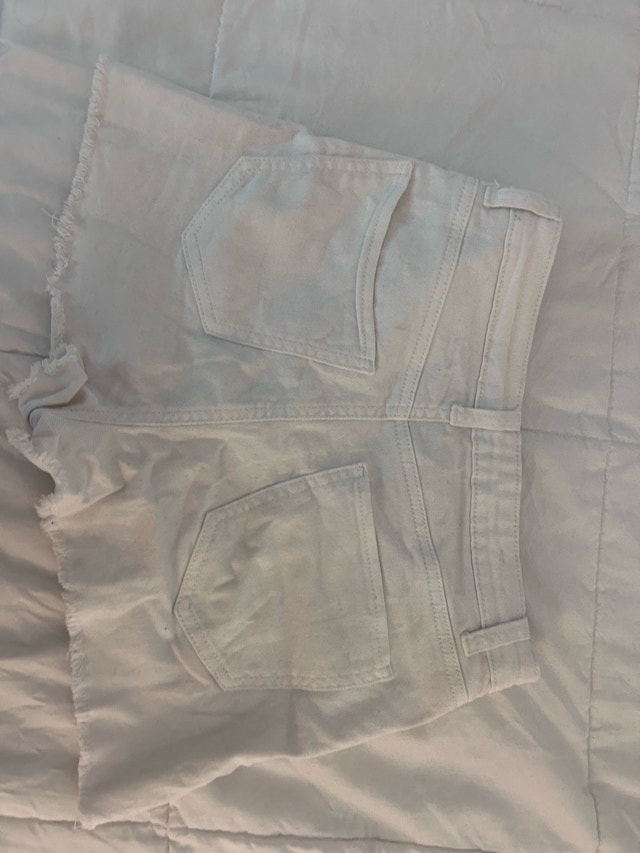 cute nobu white shorts- size small - photo 2