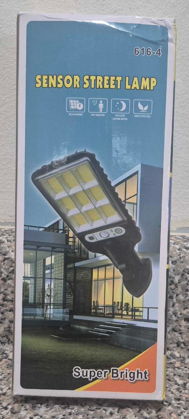616-4 Solar Sensor Street Lamp