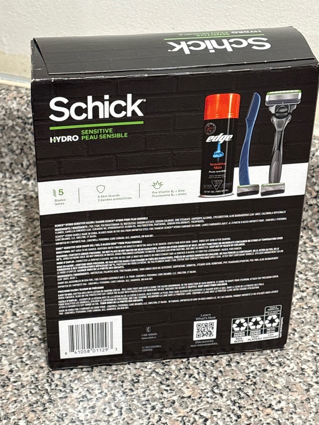 Schick Hydro Sensitive Gift Set - photo 2