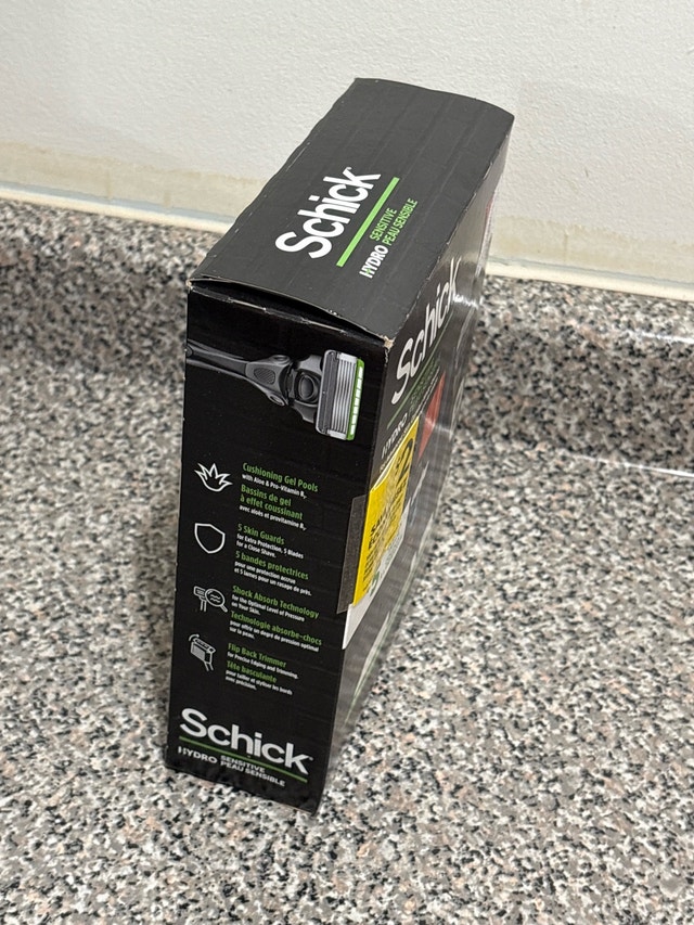 Schick Hydro Sensitive Gift Set - photo 3