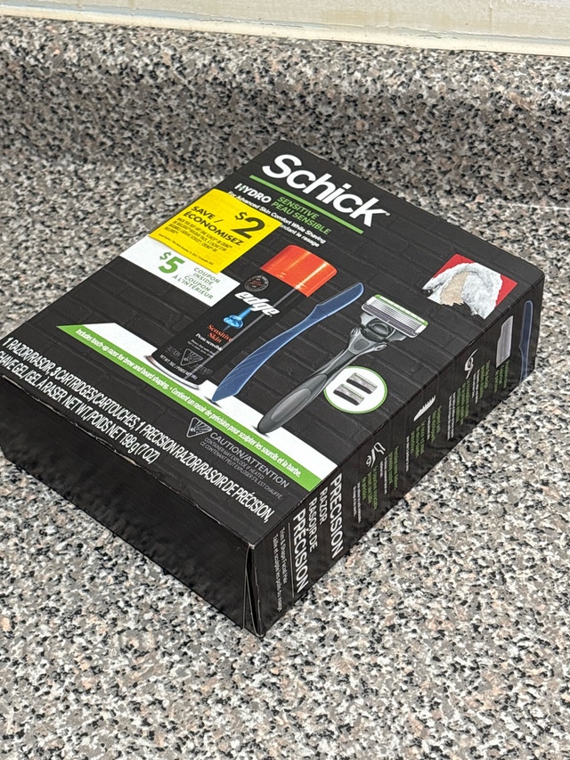 Schick Hydro Sensitive Gift Set - photo 4