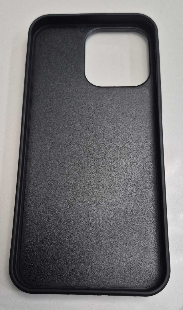 Stealth Carbon Fiber iPhone 15 Pro Case - photo 2