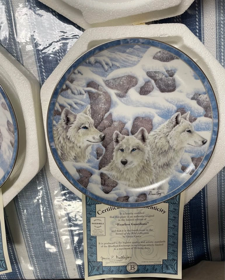 Wolf collectors plates “secrets of the wild” by Diana Casey - photo 2