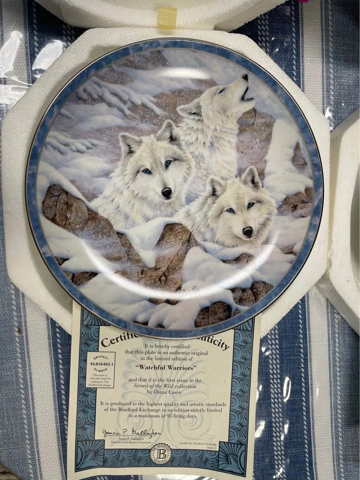 Wolf collectors plates “secrets of the wild” by Diana Casey - photo 4