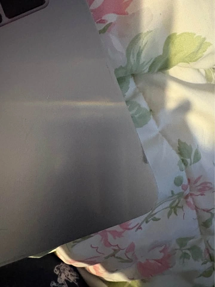 MacBook Pro 2017 13 inch - photo 2