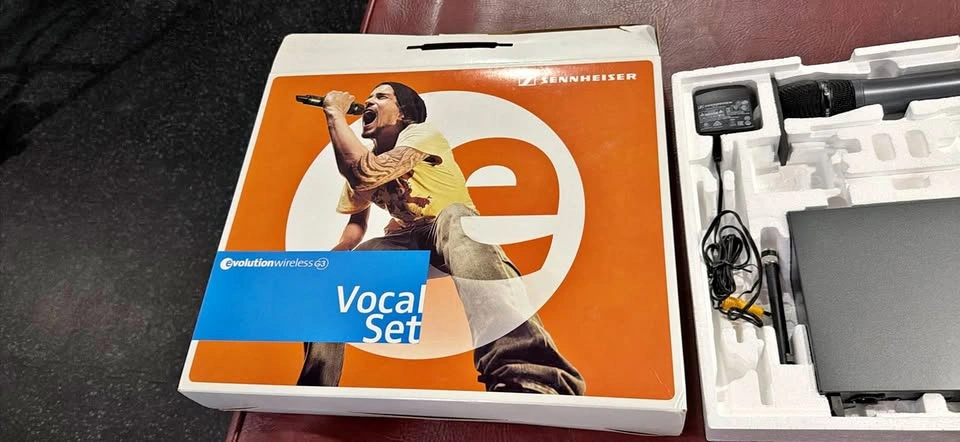 Sennheiser Evolution Wireless G3 Vocal Set with e835 Microphone