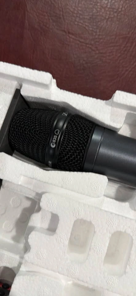 Sennheiser Evolution Wireless G3 Vocal Set with e835 Microphone - photo 2