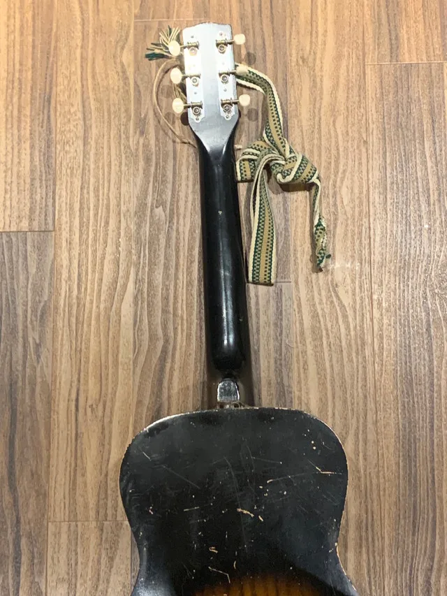 Stella Harmony Guitar image indicator(3)