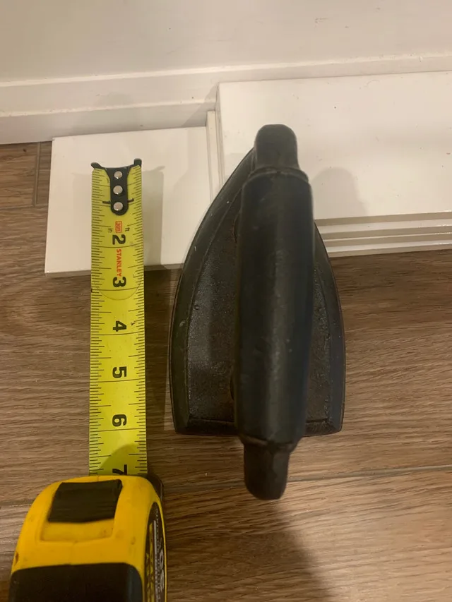 Antique Cast Iron Flat Iron image indicator(4)