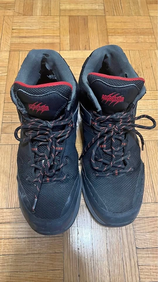 Aggressor Safety shoes size 9