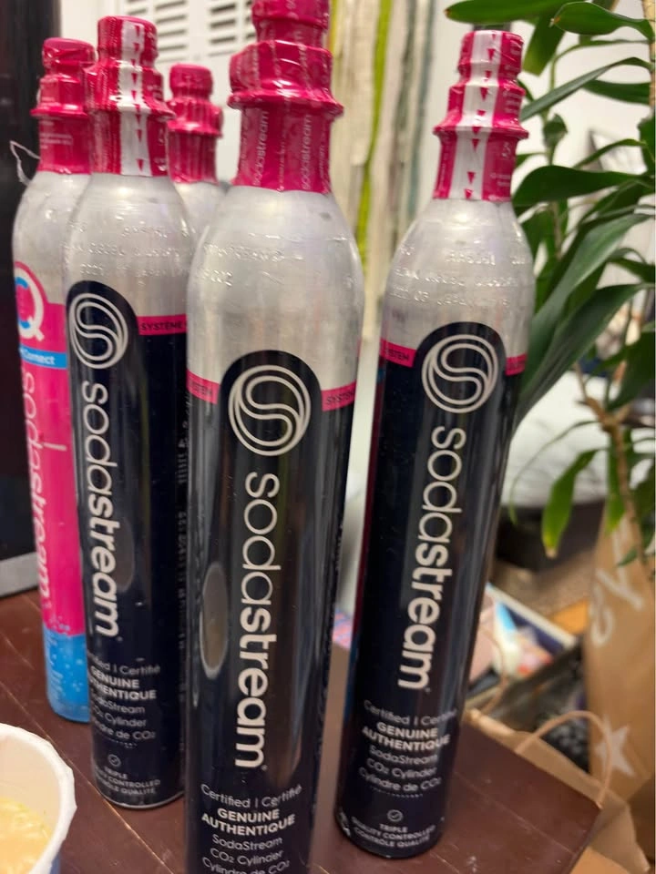 SodaStream Aqua Fizz with 7 CO2 Cylinders and 2 Glass Carafes - photo 2