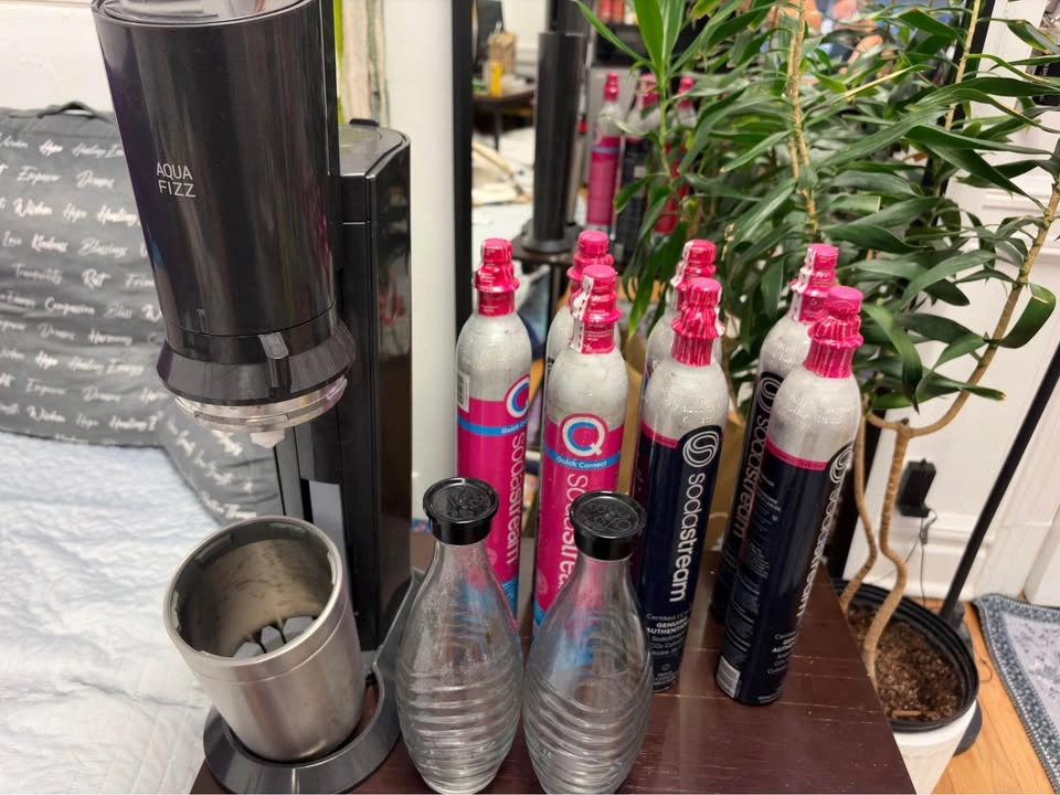 SodaStream Aqua Fizz with 7 CO2 Cylinders and 2 Glass Carafes - photo 3