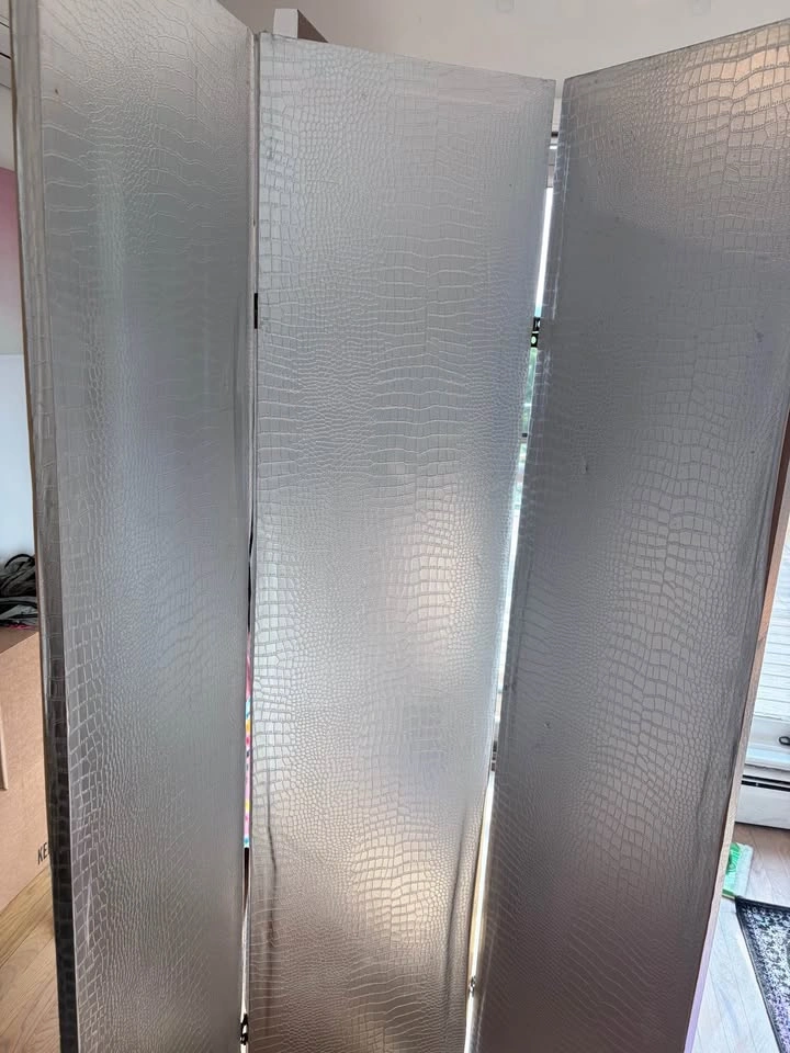 Silver Faux Crocodile Folding Room Divider - photo 2