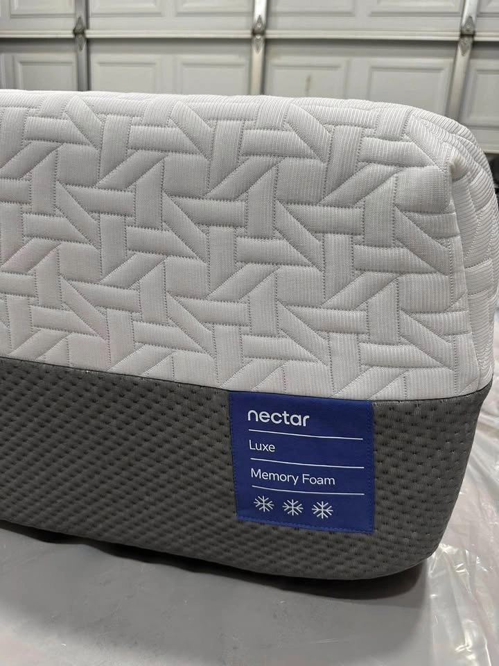 Nectar Luxe Memory Foam Queen Mattress, Basically New - photo 2