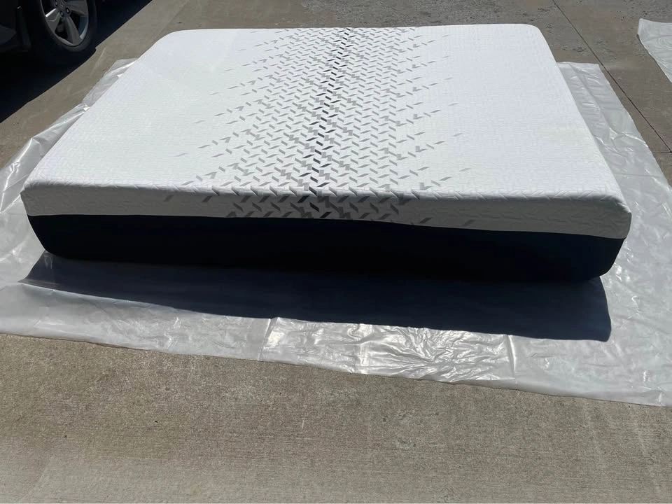 Nectar Luxe Memory Foam Queen Mattress, Basically New - photo 3