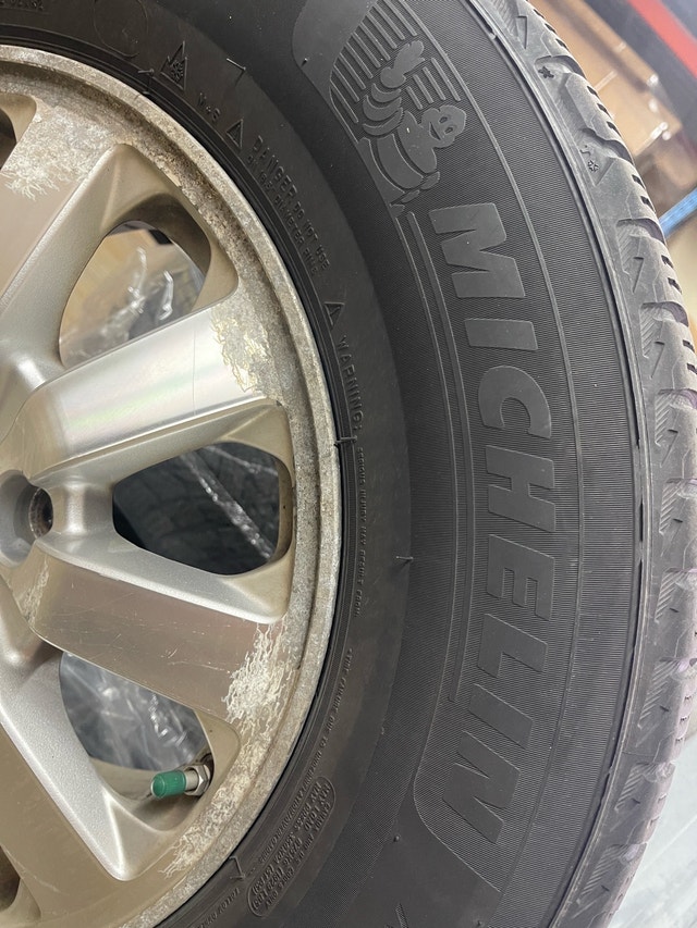 Honda Odyssey Michelin Winter Tire on original Alloy Rim - photo 4