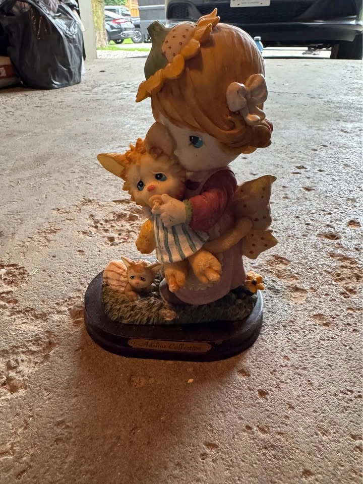 Vintage Girl with Kitten Figurine - photo 2