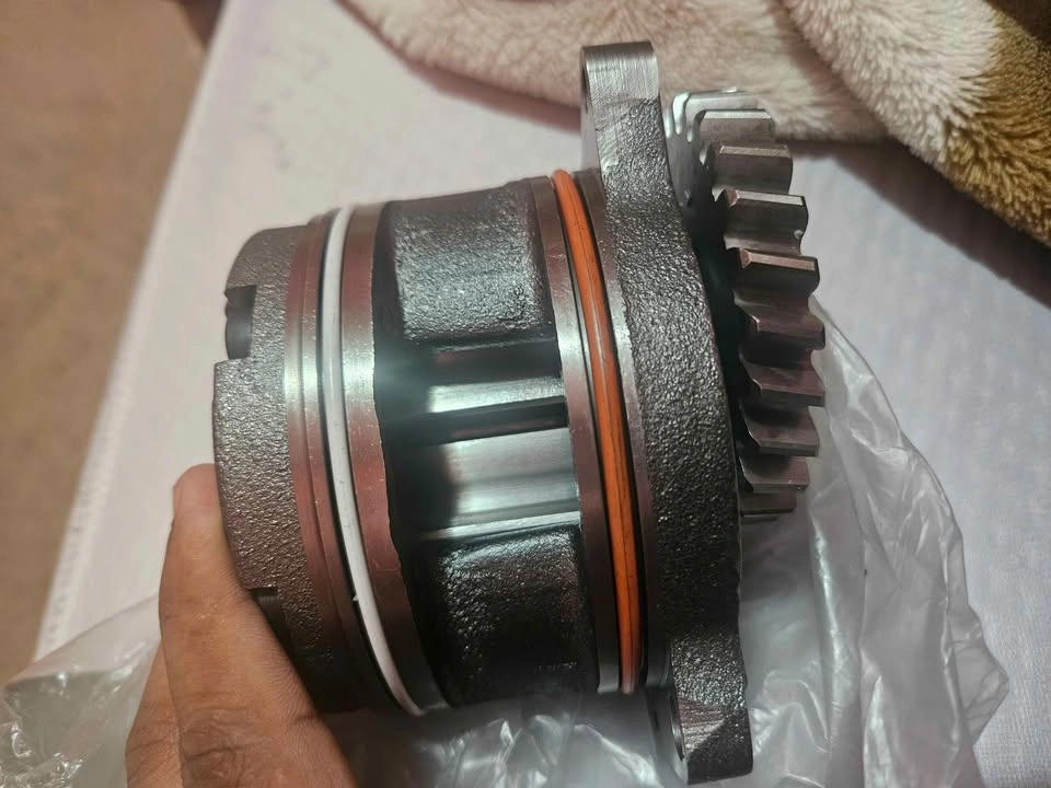 Genuine Cummins Engine Lube Oil Pump (4003950 / 4003957) - photo 2