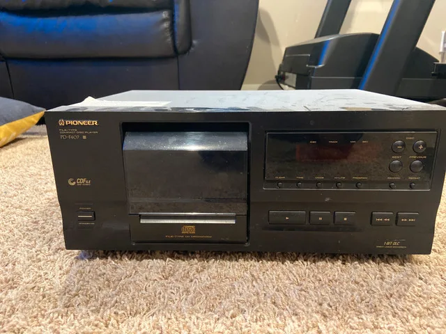 Pioneer PD-F407 25 disc CD changer thumbnail