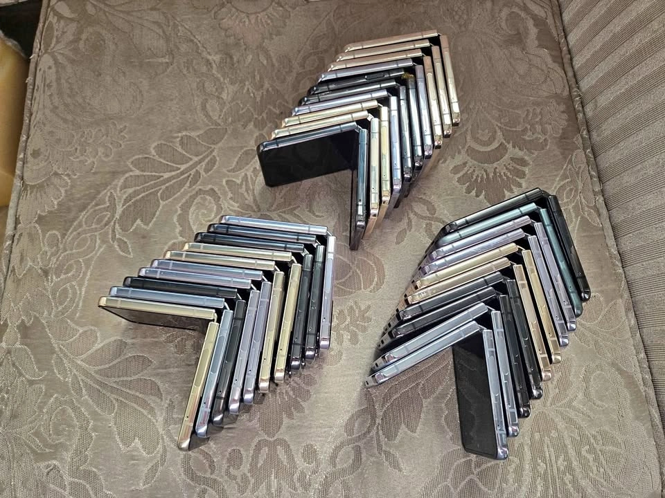 Bulk Lot of Samsung Galaxy Z Flip Smartphones