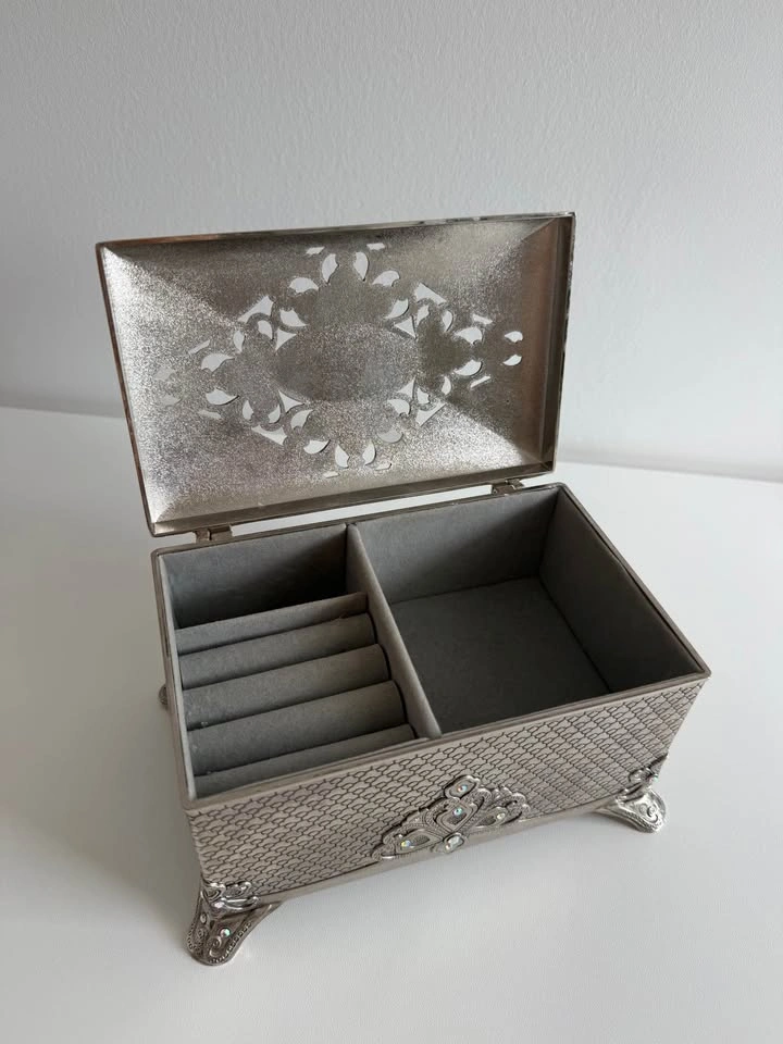 Engraved Anastasia Musical Jewelry Box Things Remembered - photo 2