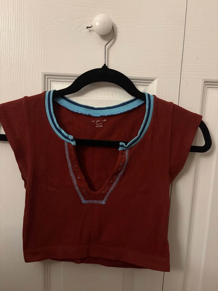 Urban Outfitters Rust Ribbed Tee with Light Blue Trim - XS/S - photo 2