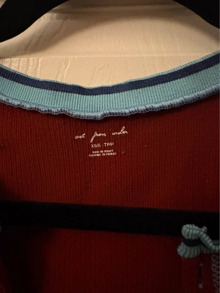 Urban Outfitters Rust Ribbed Tee with Light Blue Trim - XS/S - photo 4