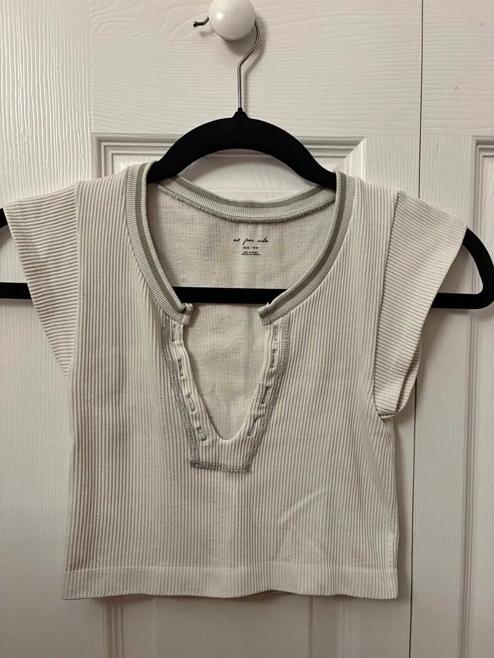 Urban Outfitters White Ribbed V-Notch Crop Top -XS/S
