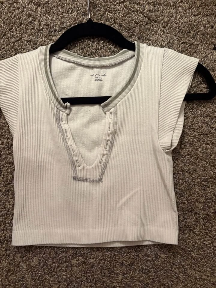 Urban Outfitters White Ribbed V-Notch Crop Top -XS/S - photo 3