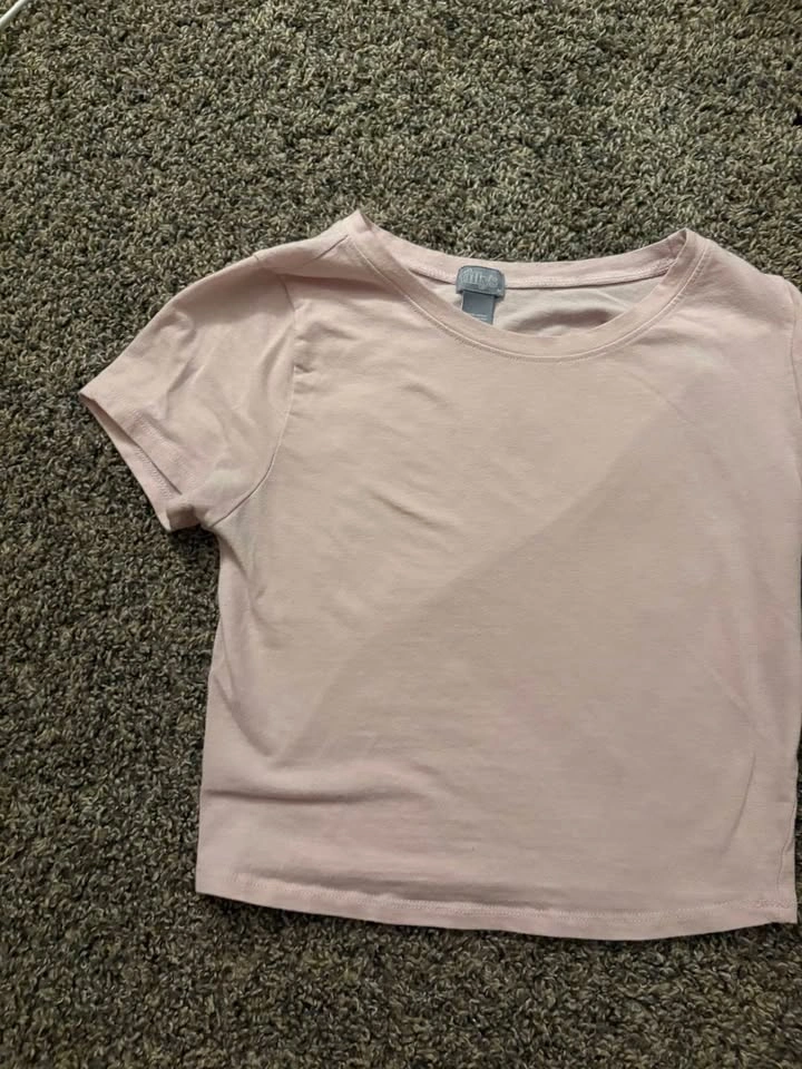 Tilly's Cropped Crewneck Tee in Light Pink - photo 3