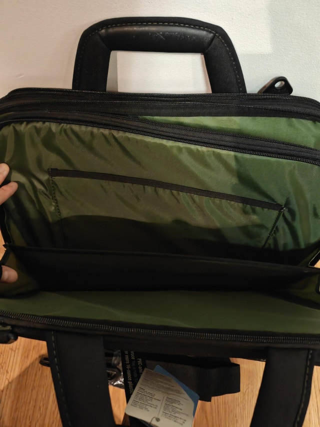 Targus 15.6" Laptop Briefcase - Brand New with Tags & Strap - photo 5