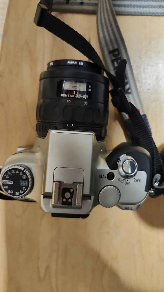 Pentax *ist Digital SLR Camera with 35-80mm and 100-300mm Lenses - photo 2
