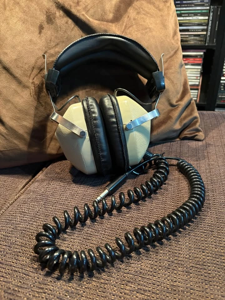 Vintage 1970s Realistic Nova Pro Headphones - Display Only
