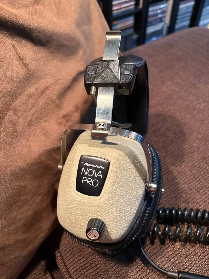 Vintage 1970s Realistic Nova Pro Headphones - Display Only - photo 2