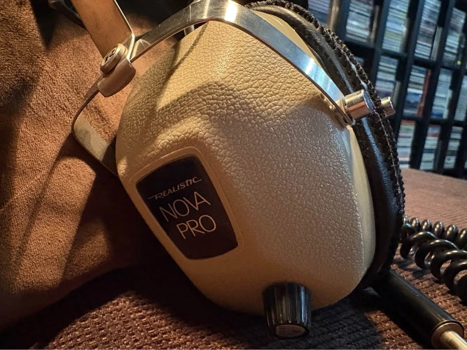 Vintage 1970s Realistic Nova Pro Headphones - Display Only - photo 3