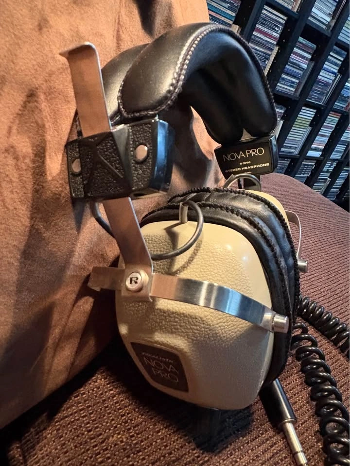 Vintage 1970s Realistic Nova Pro Headphones - Display Only - photo 4
