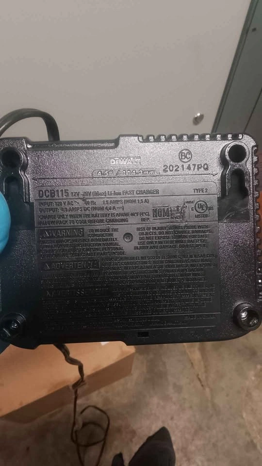 DEWALT DCB115 12V/20V Max Lithium Ion Battery Charger - photo 2