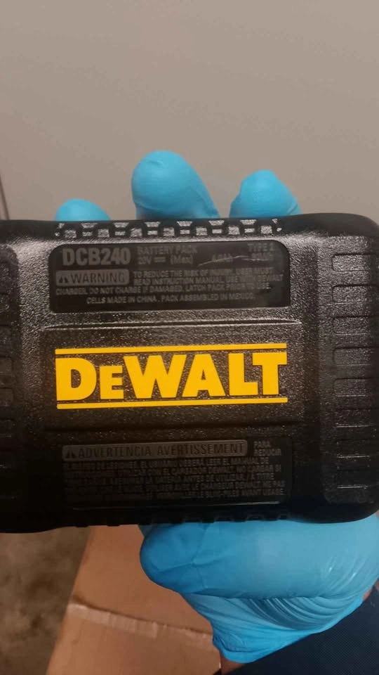 DEWALT DCB240 20V Max 4Ah Lithium Ion Battery Genuine - photo 2