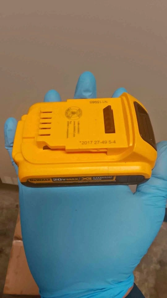 DEWALT 20V MAX 2.0Ah Lithium Ion Battery DCB203