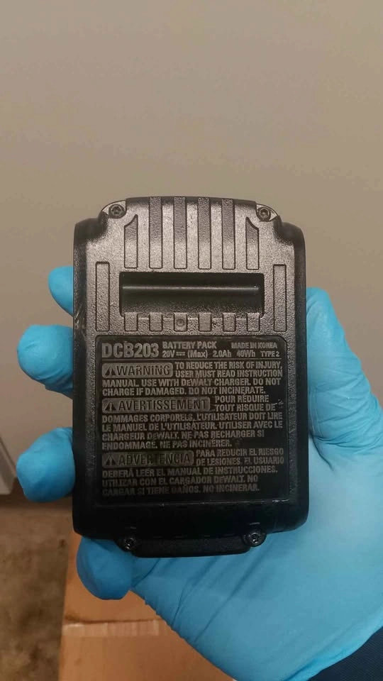 DEWALT 20V MAX 2.0Ah Lithium Ion Battery DCB203 - photo 3
